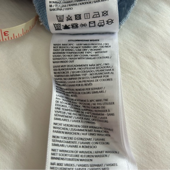 ➕Guess Light Blue crop shirt with ivory embroidery Large. NWOT - Picture 9 of 11